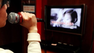 Xitoy karaokeda baʼzi qoʻshiqlarni ijro etishni taqiqlamoqchi