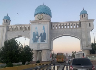 "Ғишткўприк" чегара божхона постида тирбандлик юзага келди