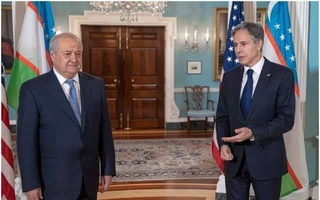 Вазири корҳои хориҷии Ӯзбекистон бо Котиби давлатии ИМА гуфтушунид кард