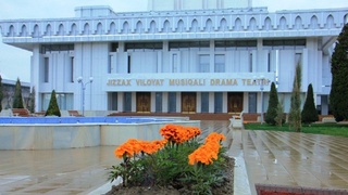 Teatr tashabbus bilan chiqdi