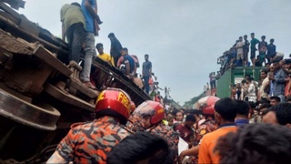 Бангладешда поездлар тўқнашиб кетди: 15 киши ҳалок бўлди