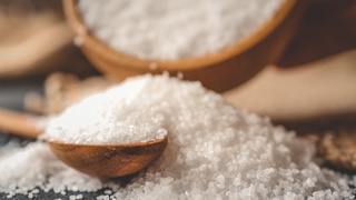 Соленую диету связали с ведущим к гибели нейронов воспалением