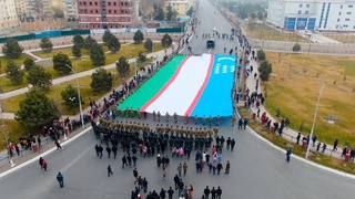 Фарғона шаҳри кўчалари бўйлаб улкан байроқ олиб ўтилди