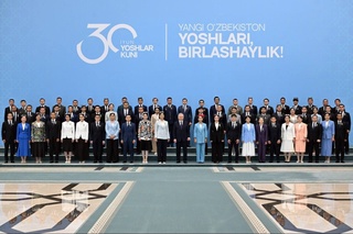 Өзбекстан Президенті елдің озат жастарын марапаттады