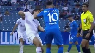 Толчок Неймаром игрока «Навбахора» обсуждается в социальных сетях и  журналистами