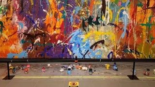 В Южной Корее посетители выставки испортили экспонат в полмиллиона долларов