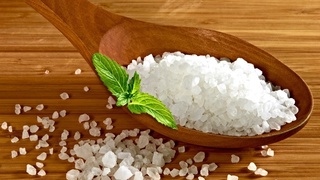 ВОЗ: безопасная для здоровья норма потребления соли - 5 граммов в день