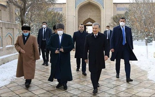 President visits Bahauddin Naqshband Mausoleum