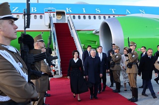Сафари расмии Президенти Ӯзбекистон ба Венгрия оғоз ёфт