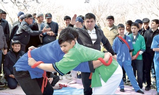 Ўрик гуллаганда...