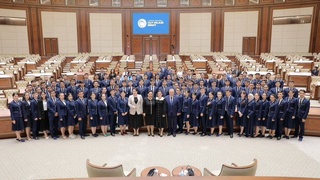 Сенатор ва ёшлар учрашуви