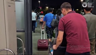 Хориждан навбатдаги қаровсиз қолган болалар гуруҳи олиб келинди