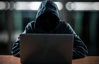 Ўғрини қароқчи урди: Навоийда беҳаё сайтга кирган 405 фуқаро 142 млн сўмга чув тушди