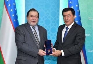 Ба муовини вазири ВКХ Ӯзбекистон нишони «Барои саҳм дар ҳамкории байналмилалӣ»  супурда шуд