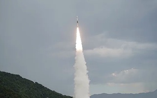 Китай запустил ракету Jielong-3 с восемью спутниками с платформы в Желтом море