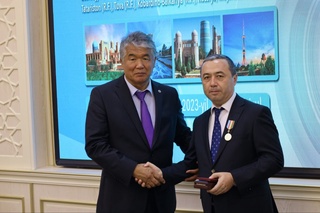 Баҳодир Аҳмедов ТУРКСОЙнинг кўкрак нишони билан тақдирланди