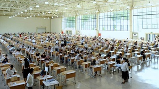 Дар Ӯзбекистон озмоишҳои тестӣ барои мактабҳои олӣ дар дохили бино баргузор мешаванд