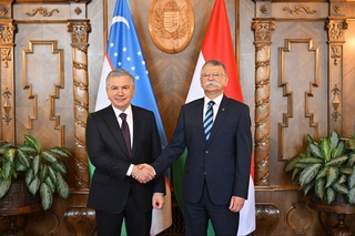 Президенти Ӯзбекистон бо раиси Маҷлиси миллӣ Венгрия мулоқот анҷом дод