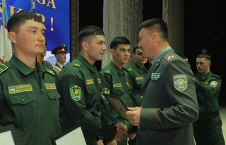 Мүддетли әскерий хызметти өтеген жаслар үйлерине шығарып салынды