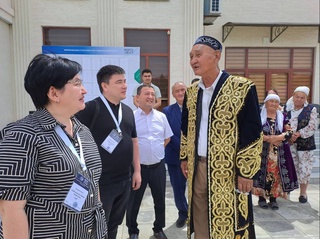 Международные наблюдатели от СНГ посетили участки референдума Навоийской области