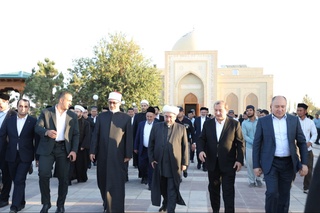 Xalqaro anjuman ishtirokchilari buyuk termiziylar ziyoratida boʻldi