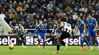 Впечатляющий камбэк «Ньюкасла» с «Лидсом» в матче с семью голами