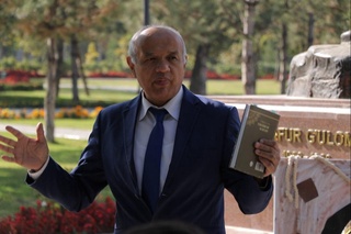 “Қадим ўзбек халқисан, асл одам авлоди..."