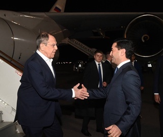 Вазири корҳои хориҷии Ӯзбекистон бо вазири корҳои хориҷии Русия, ки ба Самарқанд омадааст, мулоқот анҷом дод