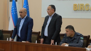 Зойир Мирзаев зангиоталик ёш кадрлардан сараланаётган ҳоким ёрдамчилари билан суҳбат қилди