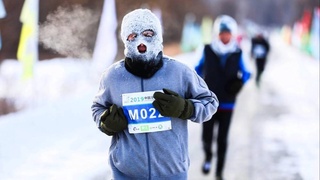 Два десятка спортсменов замерзли во время марафона в Китае