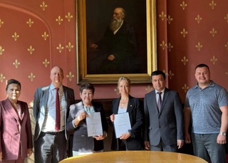 Қорақалпоғистон мактабларида Кембриж ўқув дастурлари жорий этилади