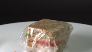 Ейиладиган упаковка: Олимлар ейиладиган плёнка яратди