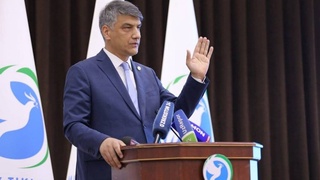 Номзад ба президентӣ Алишер Қодиров: "Омӯзгорон бояд донанд, ки меҳнаташон аз ҳар ҷиҳат қадр карда мешавад"  
