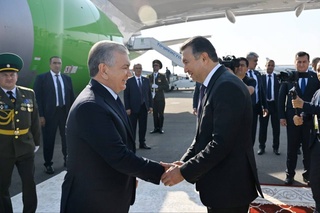 Ўзбекистон Президенти Душанбега етиб борди