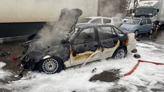 Юк машинаси билан тўқнашган "Nexia-2" ёниб кетди