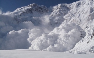 Францияда қор кўчкиси оқибатида тўрт киши ҳаётдан кўз юмди