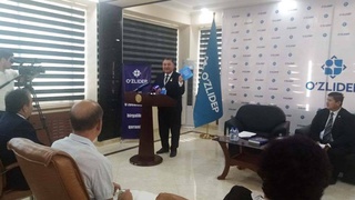 В Навоийской области доверенные лица кандидатов в Президенты встретились с представителями СМИ