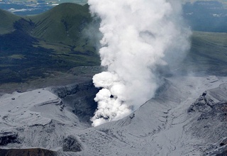 Yaponiyada Aso vulqoni “uyg'ondi”
