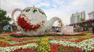 Международный фестиваль цветов: традиционный кортеж, народные гулянья, развлекательные шоу и не только