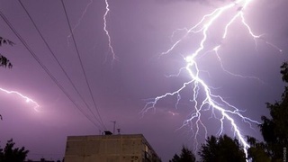 Дехқанабад ауданында азаматтарды найзағай  ұрды