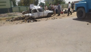 Йўл четида турган "Nexia" портлаб кетди