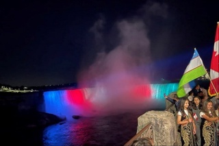 Мустақиллик байрами муносабати билан Ниагара шаршарасида Ўзбекистон байроғи акс этади