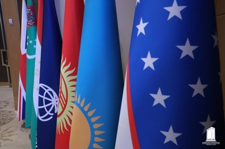 Иқтисодий тараққиёт учун самарали бошқарув дастурига старт берилди