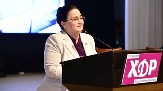 Maqsuda Vorisova navoiylik saylovchilar bilan uchrashuv oʻtkazmoqda