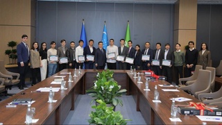 Министр ИКТ встретился с призерами международного соревнования по программированию