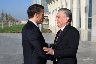 Маросими истиқболи ботантанаи Президенти Фаронса барпо гардид