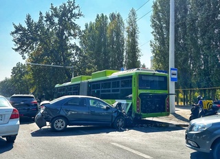 Toshkentda bitta avtobus va ikkita mashina ishtirokida YTH sodir boʻldi