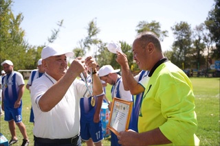 Завершился традиционный открытый турнир НГМК по мини-футболу среди ветеранов