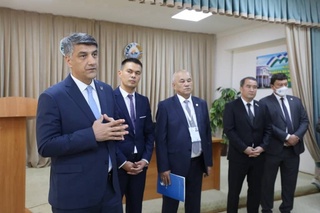 Президентликка номзод Алишер Қодиров Ибройим Юсупов номидаги ижод мактабида бўлди