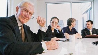 Xodim pensiya yoshiga yetishi munosabati bilan uni ish beruvchi tomonidan boʻshatish taqiqlanadi